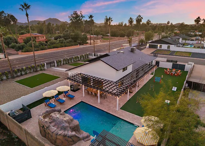 Massive Backyard Heated Pool Games Outdoor Fun Holiday home Phoenix