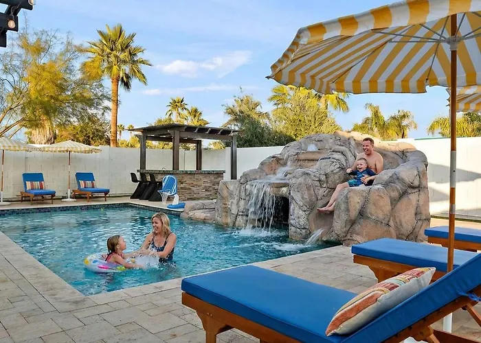 Massive Backyard Heated Pool Games Outdoor Fun Holiday home *